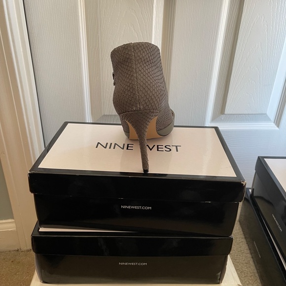 Grey Nine West Dress Shoes - Picture 5 of 6